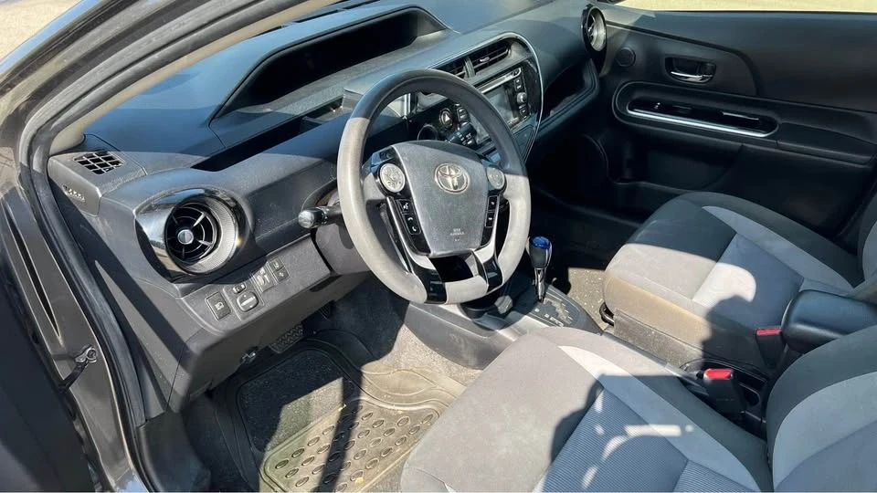 2018 Toyota Prius 4th Gen - Image 7 of 8