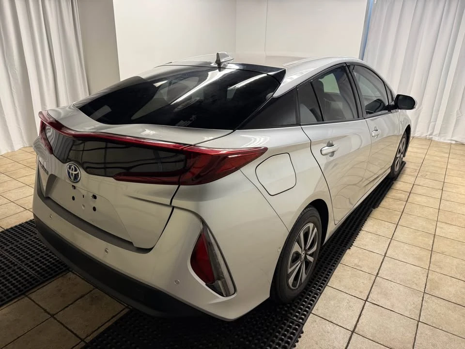 2018 Toyota Prius 4th Gen - Image 6 of 17