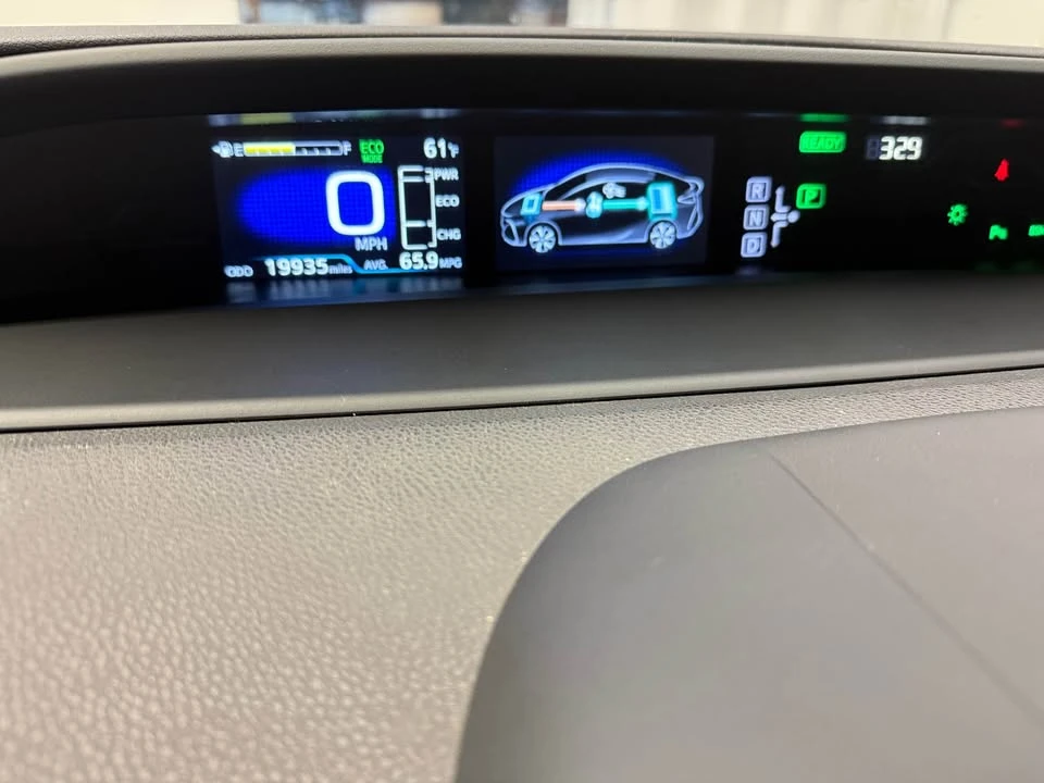 2018 Toyota Prius 4th Gen - Image 16 of 17