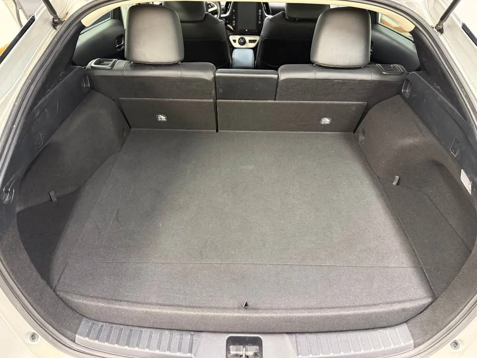 2018 Toyota Prius 4th Gen - Image 15 of 17