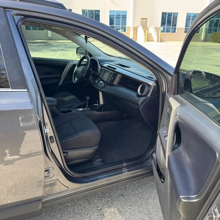 2018 Toyota RAV4 4th Gen - Image 9 of 20