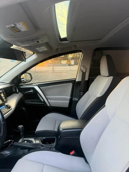 2018 Toyota RAV4 4th Gen - Image 11 of 19