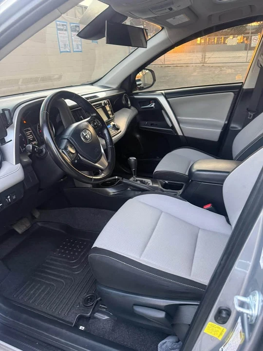 2018 Toyota RAV4 4th Gen - Image 9 of 19
