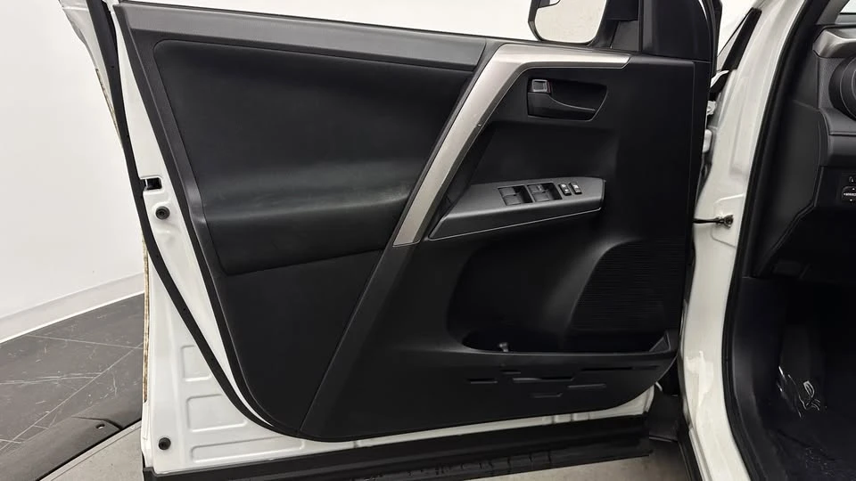 2018 Toyota RAV4 4th Gen - Image 9 of 20