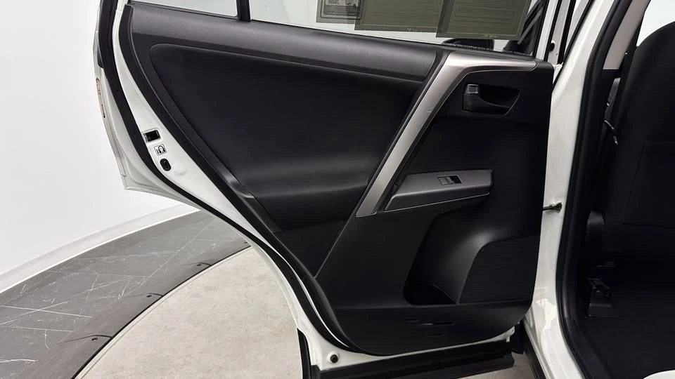 2018 Toyota RAV4 4th Gen - Image 19 of 20