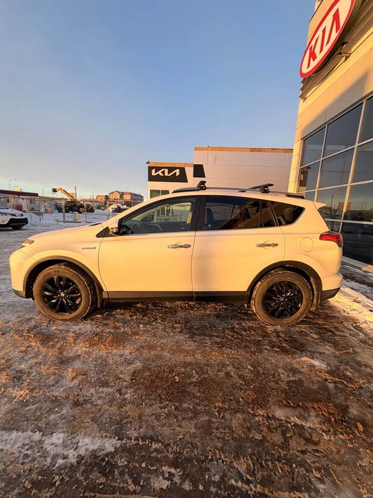 2018 Toyota RAV4 4th Gen - Image 3 of 13