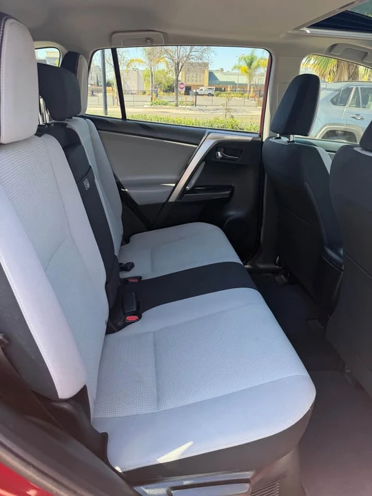 2018 Toyota RAV4 4th Gen - Image 4 of 9