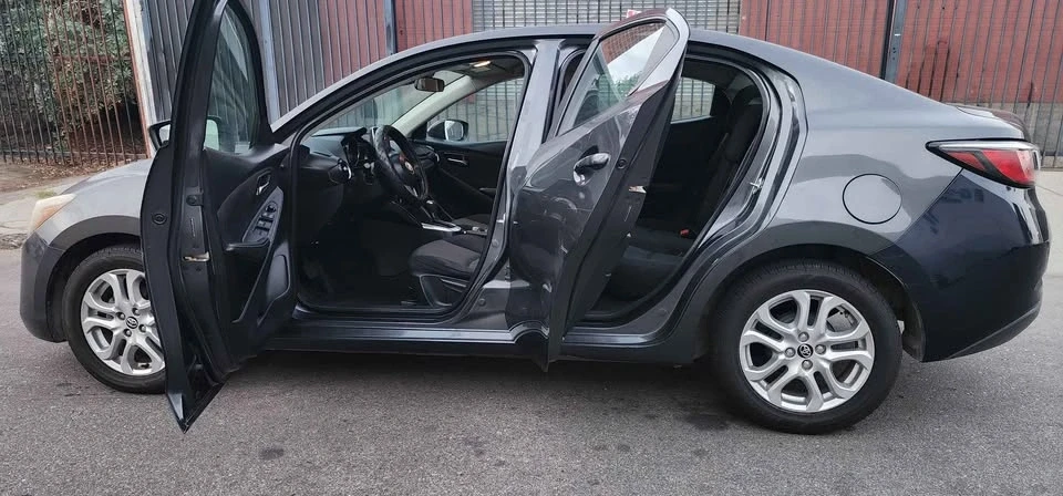 2018 Toyota Yaris - Image 2 of 16