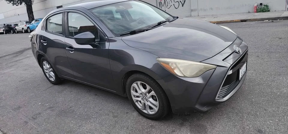 2018 Toyota Yaris - Image 10 of 16