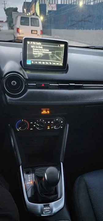 2018 Toyota Yaris - Image 15 of 16