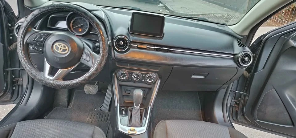 2018 Toyota Yaris - Image 12 of 16