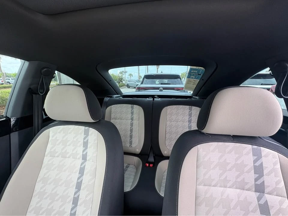 2018 Volkswagen A5 Beetle - Image 9 of 10