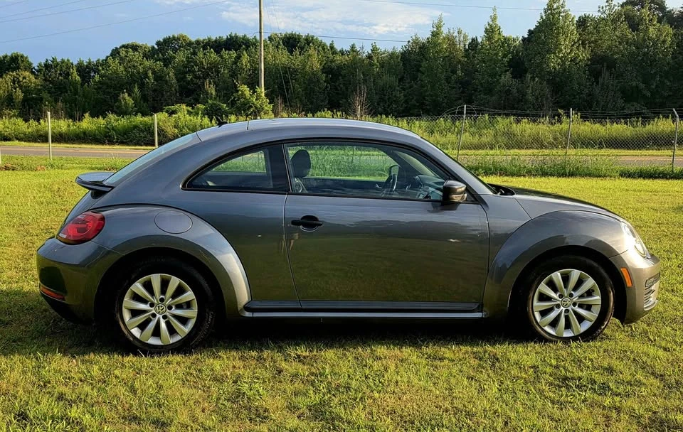 2018 Volkswagen A5 Beetle - Image 2 of 10