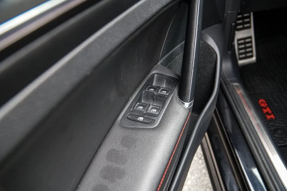 2018 Volkswagen GTI Mk7 - Image 10 of 20