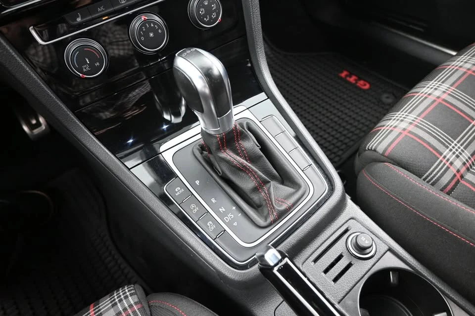 2018 Volkswagen GTI Mk7 - Image 9 of 12