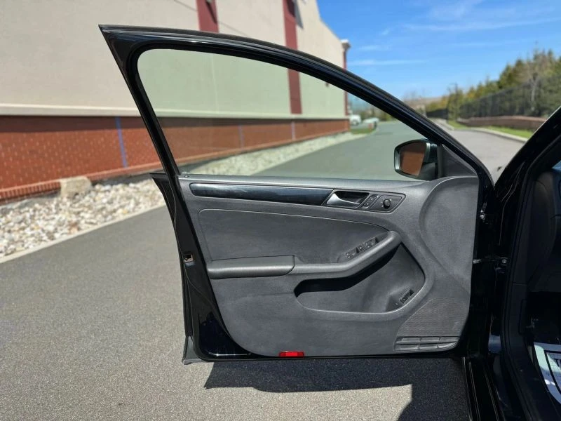 2018 Volkswagen A6 Jetta - Image 11 of 12