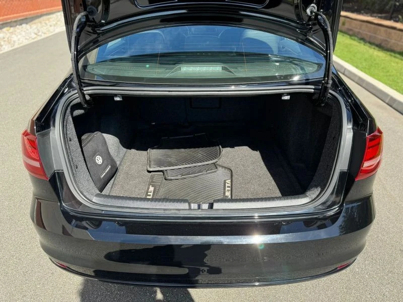 2018 Volkswagen A6 Jetta - Image 10 of 12