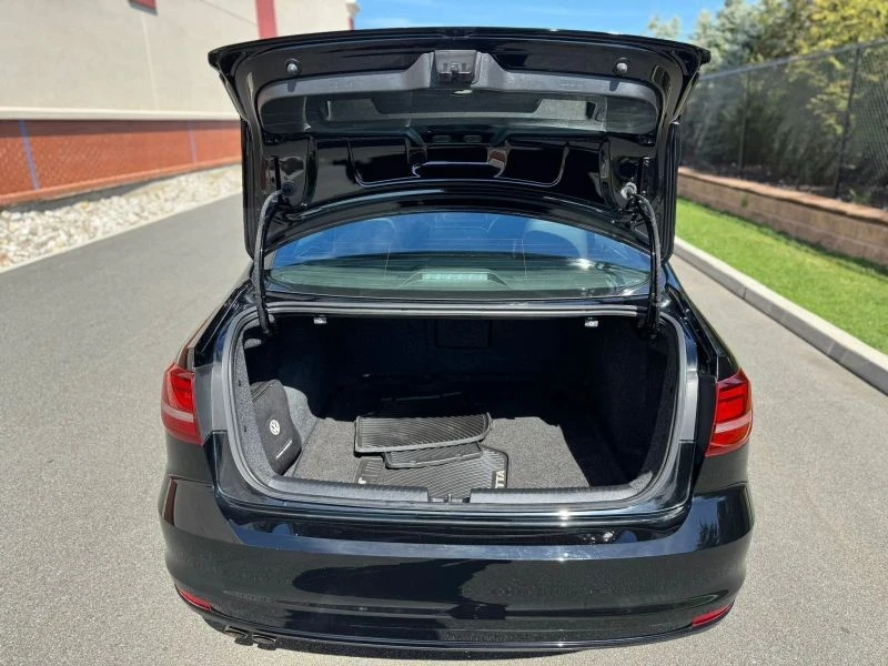 2018 Volkswagen A7 Jetta - Image 9 of 12