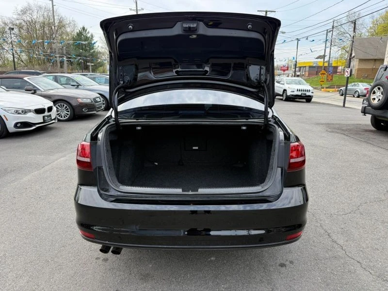 2018 Volkswagen A6 Jetta - Image 10 of 12