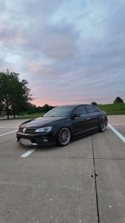 2018 Volkswagen A6 Jetta - Image 2 of 9
