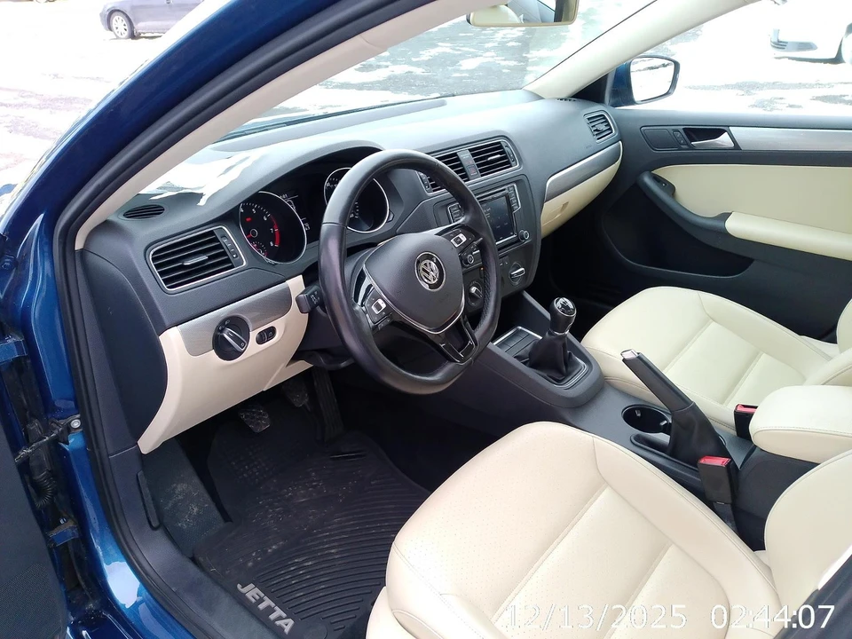 2018 Volkswagen A6 Jetta - Image 9 of 12