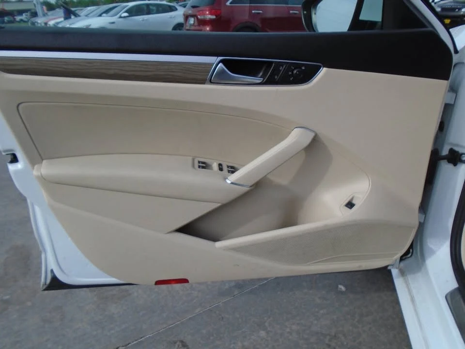 2018 Volkswagen Passat - Image 8 of 19