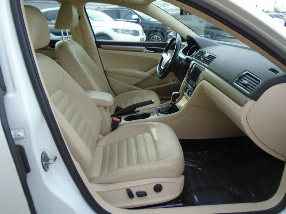 2018 Volkswagen Passat - Image 16 of 19
