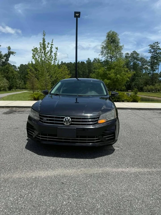 2018 Volkswagen Passat - Image 2 of 17