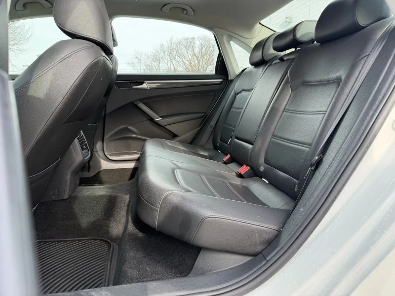 2018 Volkswagen Passat - Image 9 of 12