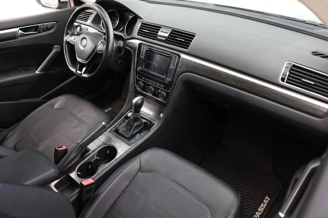 2018 Volkswagen Passat - Image 16 of 21