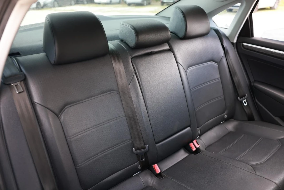 2018 Volkswagen Passat - Image 14 of 21