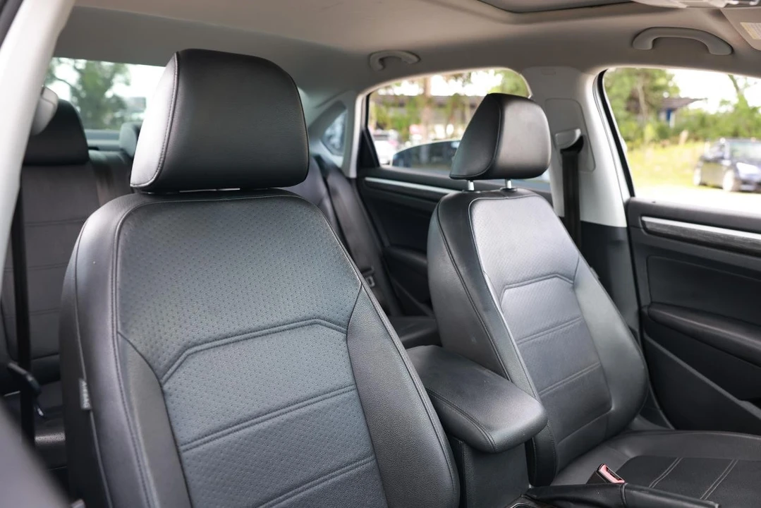 2018 Volkswagen Passat - Image 18 of 21