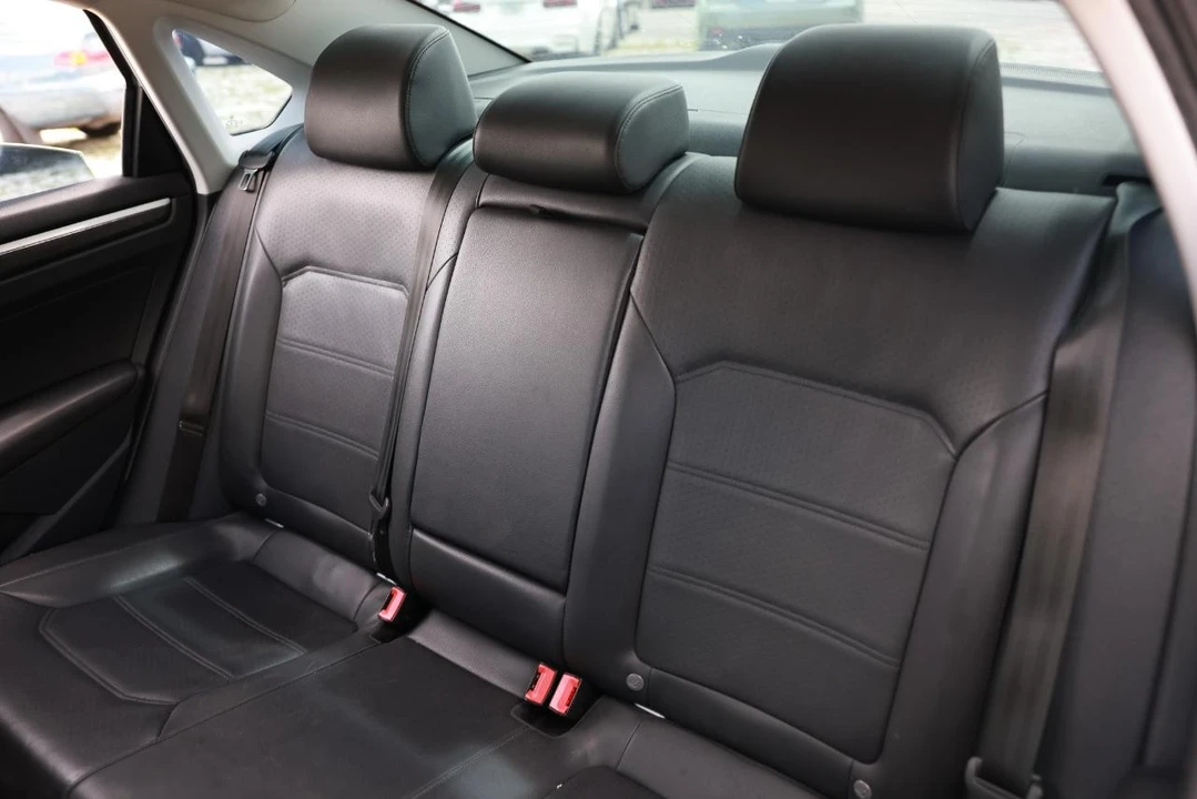 2018 Volkswagen Passat - Image 8 of 21