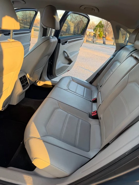 2018 Volkswagen Passat - Image 5 of 12