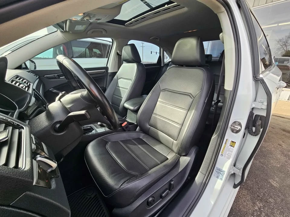 2018 Volkswagen Passat - Image 9 of 19