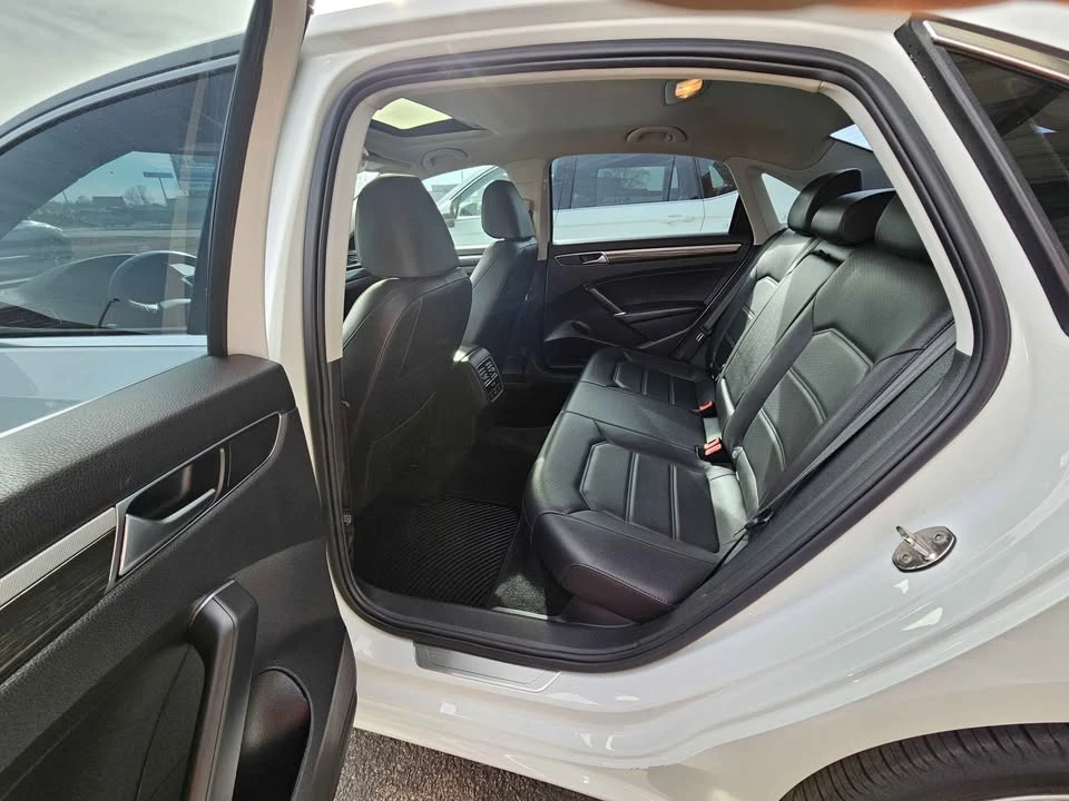 2018 Volkswagen Passat - Image 10 of 19