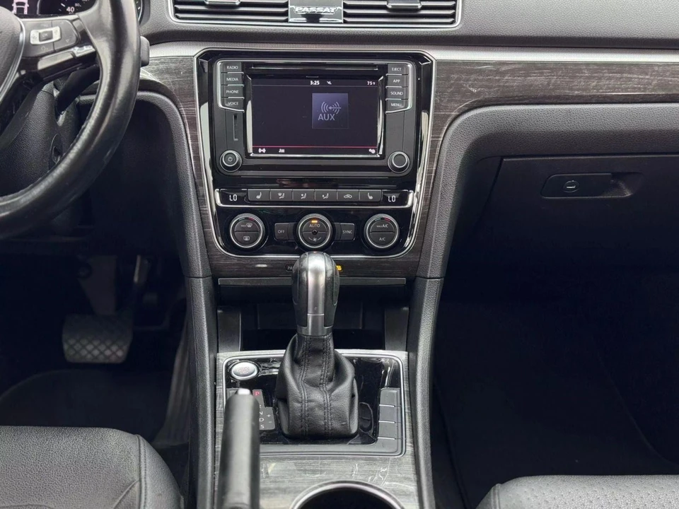 2018 Volkswagen Passat - Image 15 of 21