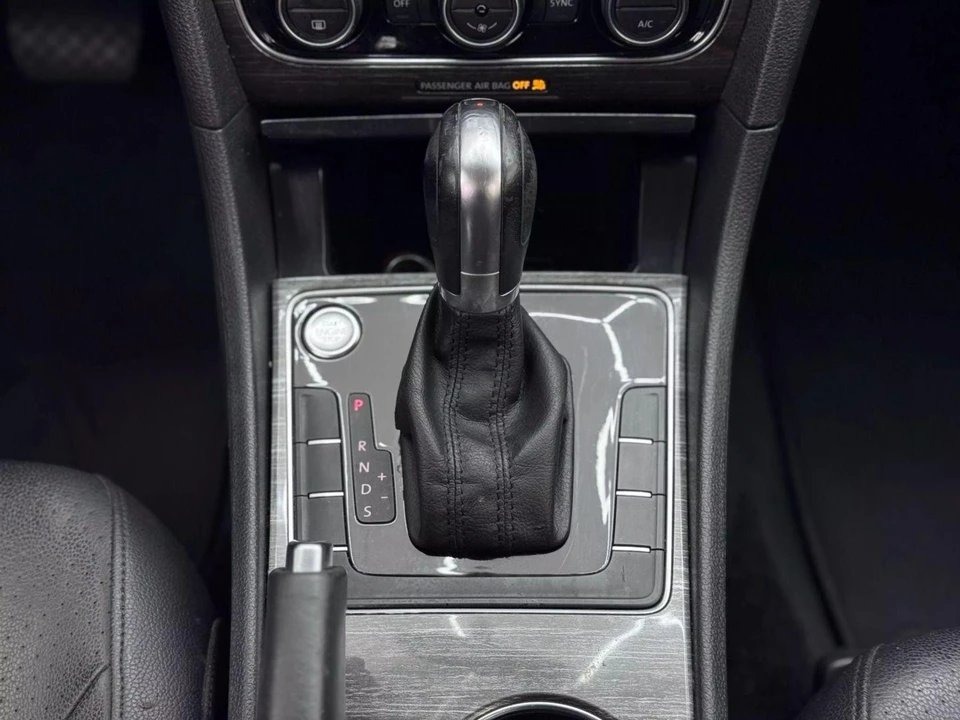 2018 Volkswagen Passat - Image 19 of 21