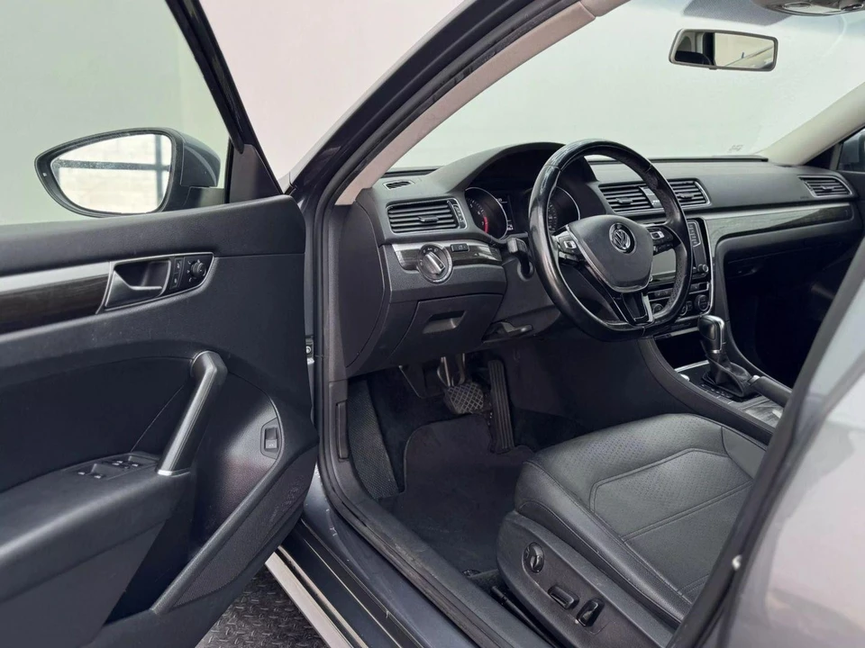 2018 Volkswagen Passat - Image 10 of 21