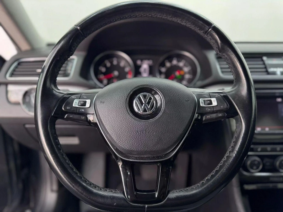 2018 Volkswagen Passat - Image 16 of 21