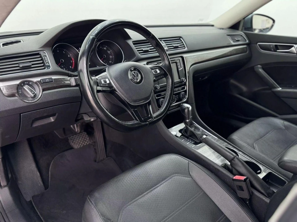 2018 Volkswagen Passat - Image 11 of 21