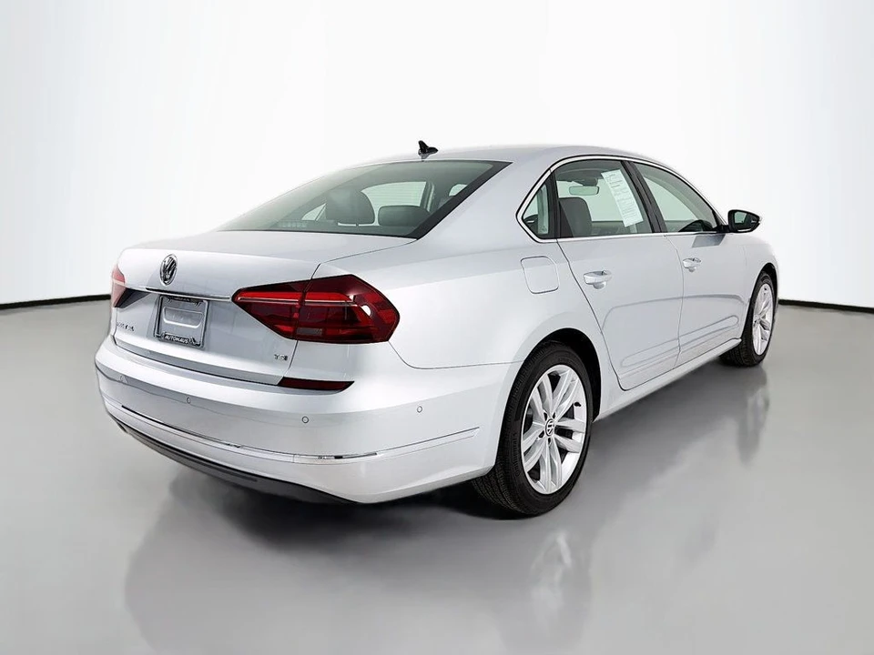 2018 Volkswagen Passat - Image 7 of 12
