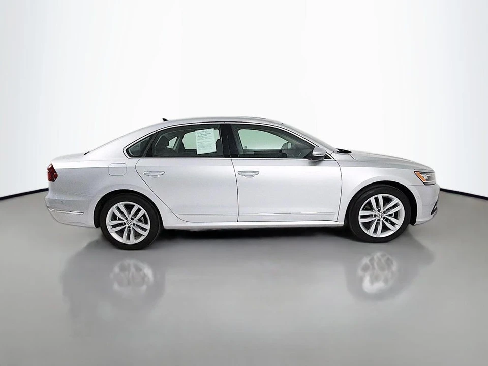 2018 Volkswagen Passat - Image 8 of 12