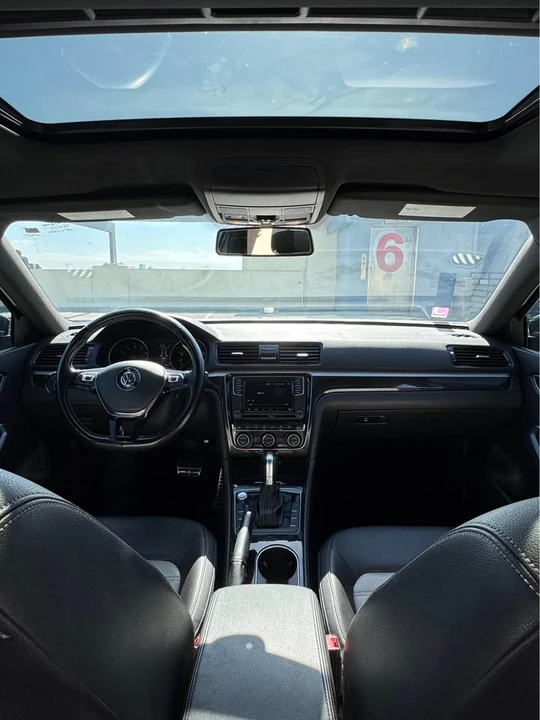 2018 Volkswagen Passat - Image 8 of 17