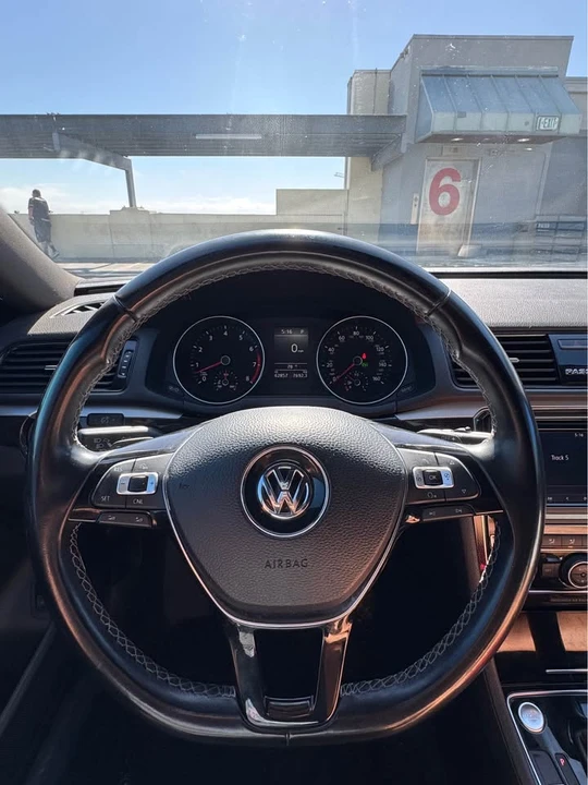 2018 Volkswagen Passat - Image 9 of 17