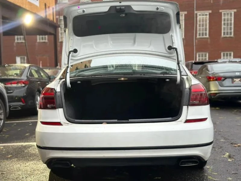 2018 Volkswagen Passat - Image 7 of 12