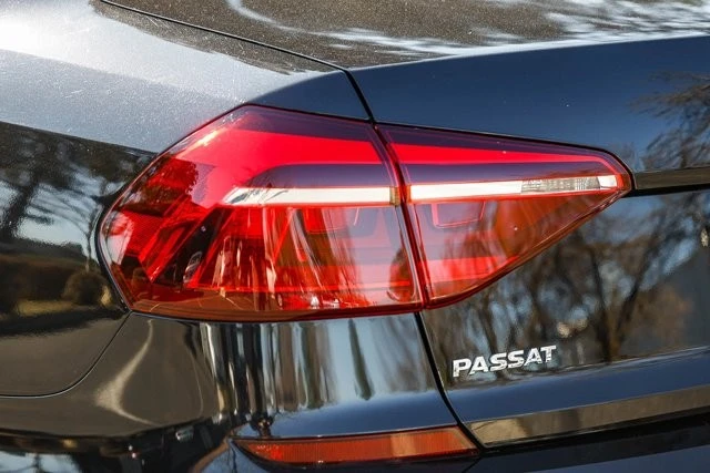 2018 Volkswagen Passat - Image 8 of 12