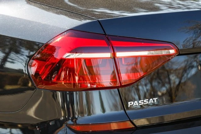 2018 Volkswagen Passat - Image 8 of 21