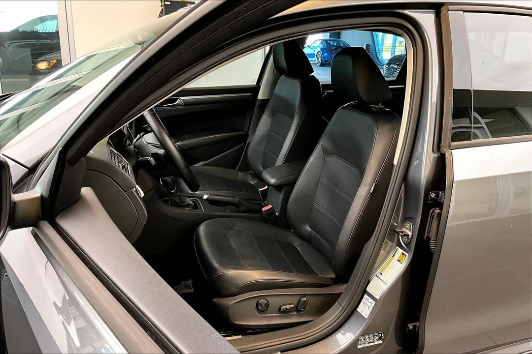 2018 Volkswagen Passat - Image 8 of 12