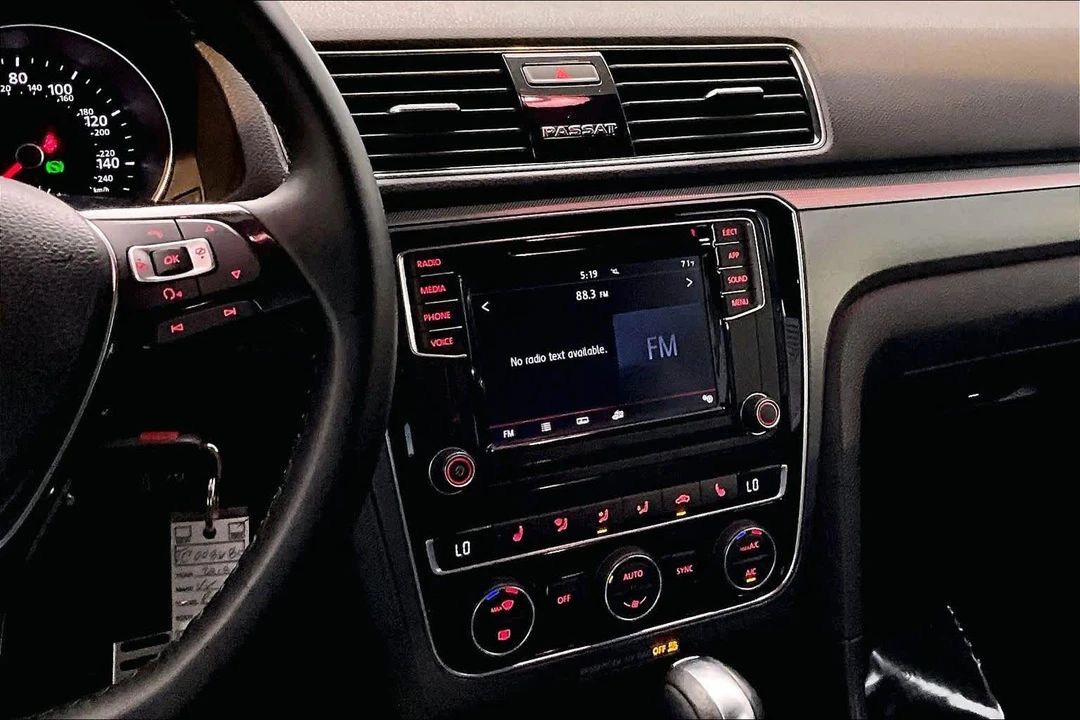 2018 Volkswagen Passat - Image 7 of 12